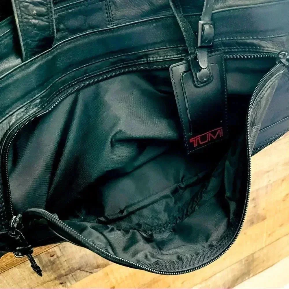 Tumi VTE Leather Carryall Overnight/Weekender/Duffle Bag W Locks